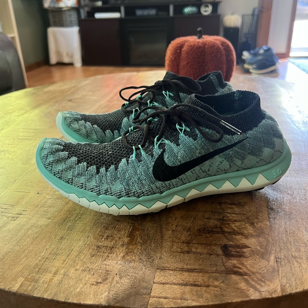 Women’s Nike Tennis Shoes - size 7.5
